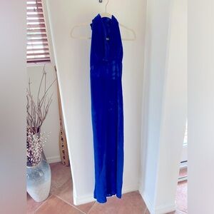 STUNNING VINTAGE HALTER NECK BLUE VELVET GOWN - Size 0-2